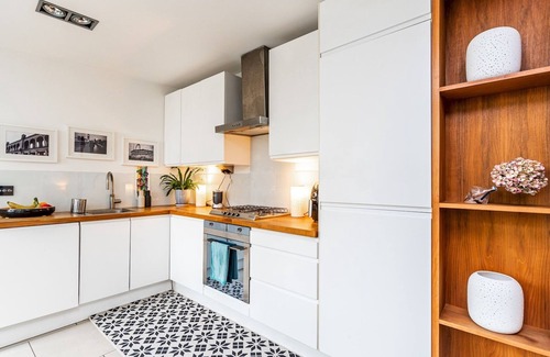 Crouch End Apartment | Stylish 2-Bed Flat w/Private Garden in Crouch End