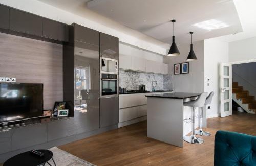 Cantelowes Apartment | Stylish 2-Bed Home in Camden Special Price Due to Maintenance Road Works Nearby