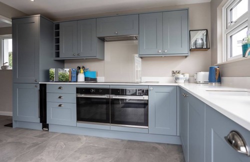 Braunton House | Stylish 2 bed, pet-friendly coastal retreat