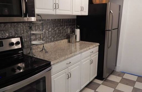 Salisbury Apartment | Stylish 2 bedroom 1 bath with riverfront views close to dining and downtown