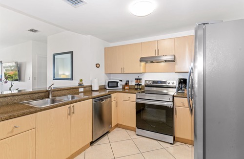 Coral Way Condo | Stylish 2-Bedroom Apt, Free Parking, Walkable