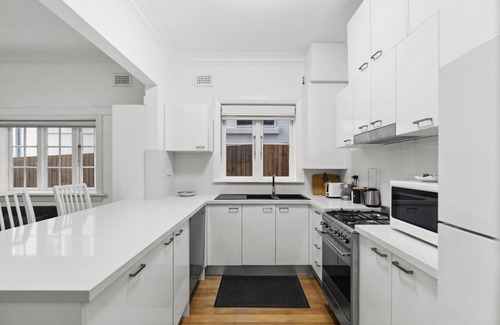 Bondi Beach Apartment | Stylish 2-Bedroom Bondi Stay Close to Beach