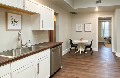 Downtown Vancouver House | Stylish 2-bedroom Home in Downtown Vancouver