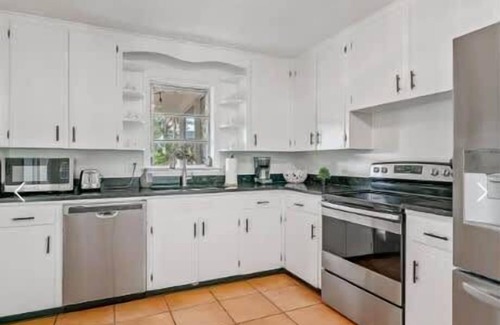 Downtown House | Stylish 2-Bedroom Home in Sarasota