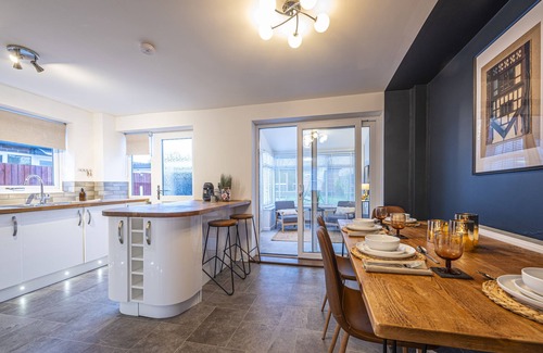 Blacon House | Stylish 2 bedroom house in quiet suburb of Chester Sleeps 6 by Restfully