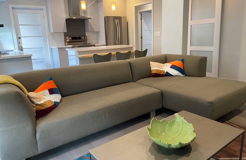 University South Apartment | Stylish 2-bedroom in fabulous Downtown Palo Alto, AC & WiFi