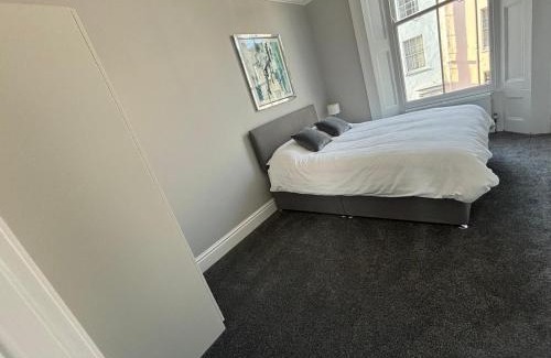 Plymouth Apartment | Stylish 2 Bedroom Maisonette