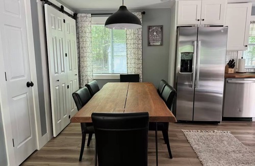 Rowland House | Stylish 2-Bedroom Ski/Lake House with AC in Masthope Mountain Community