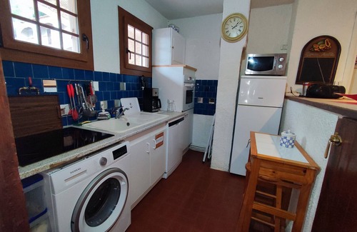 Argeles Plage Apartment | Stylish 2-BR Apartment with Pool, Tennis & AC, 400m from Beach, Argelès-sur-Mer