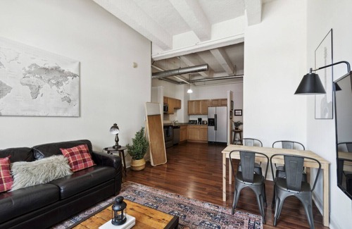 Newbold Apartment | Stylish 2-BR , Gym, Wifi, Workspace, Target | Speakeasy Apt