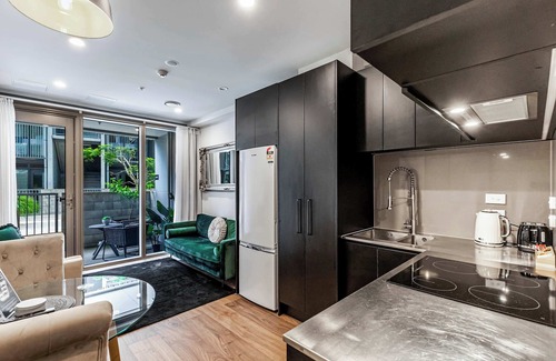 Auckland Central Business District Apartment | Stylish 2-Storey Retreat With Parking Zodiak Stays