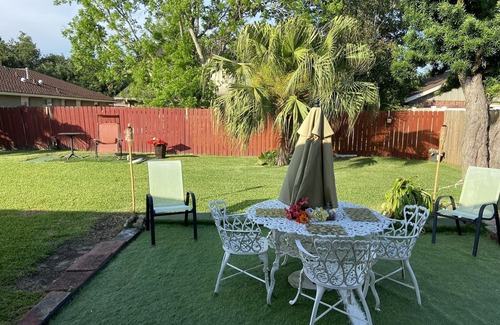 Little Woods House | Stylish 2br 2bath home