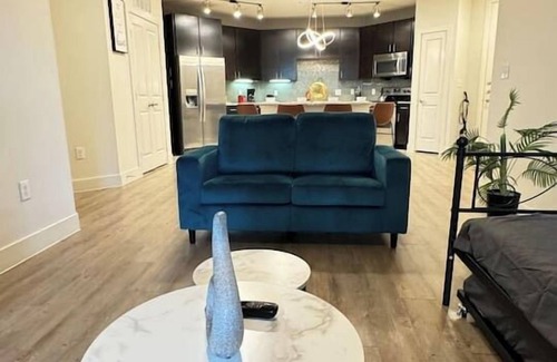 Wetmore Apartment | Stylish 2BR – 2mi to Six Flags,La Cantera & Dining