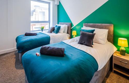 Bristol Floating Harbour Apartment | Stylish 2BR Flat - Free Parking - fast WI-FI