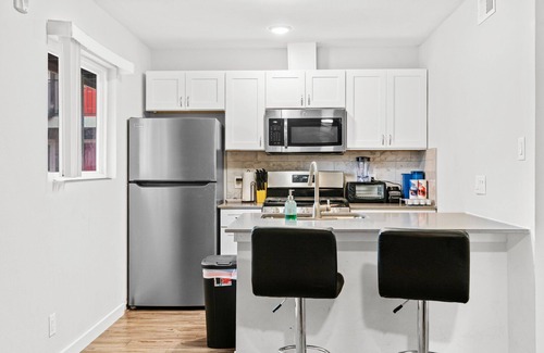 Highland Apartment | Stylish 2BR in Highland Austin TX 3697