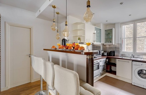 Quartier de l'Ecole-Militaire Apartment | Stylish 2BR near Montparnasse
