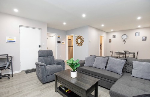 East Orange House | Stylish 2BR, Unit 2, Smart Lock, Yard, Laundry