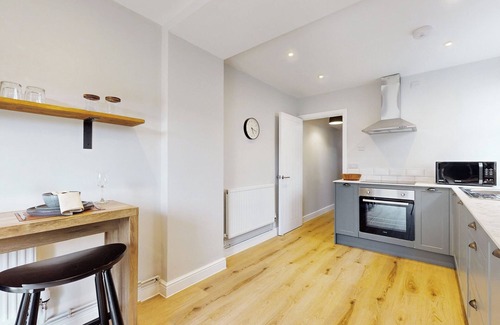 Cardiff City Centre House | Stylish 3-Bed, 2 Bath City Centre Gem in Cardiff | Walk to Stadiums & Shops
