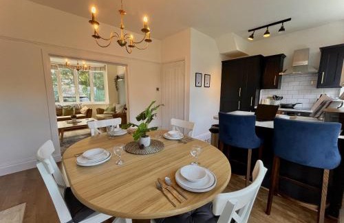 Prestwich House | Stylish 3-bed home in Prestwich with free parking