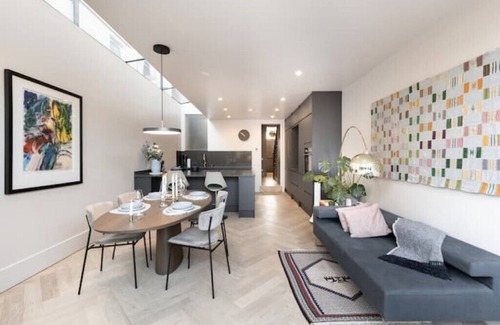 Forest Gate House | Stylish 3 bed home w/open plan kitchen & pationn