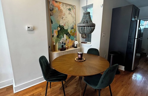 Point Breeze House | Stylish 3 Bed Near Center City I Exposed Brick+Art
