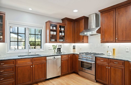West Mesa House | Stylish 3 bedroom Mesa Retreat with Warm Interior Design & Spacious Patio