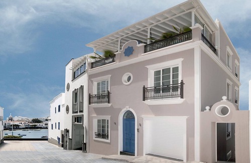 Arrecife Apartment | STYLISH 3 BEDROOM APARTMENT FEW STEPS FROM THE PAINTING EL CHARCO