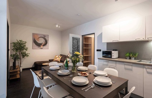 Karlin Apartment | Stylish 3-bedroom apartment with balcony