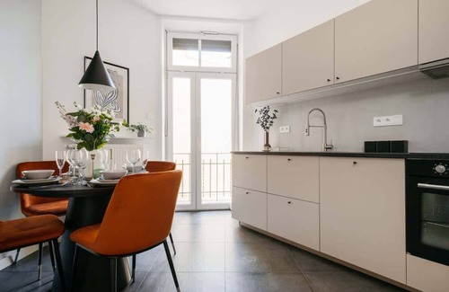 Kazimierz Apartment | Stylish 3-Bedroom Apartment Near the City Center