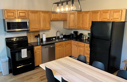 Clifton Heights House | Stylish 3-bedroom house: Amazing view, charming back porch & off street parking