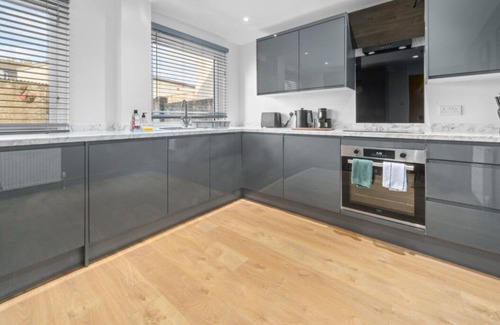 Glenrothes House | Stylish 3 Bedroom Home+Garden