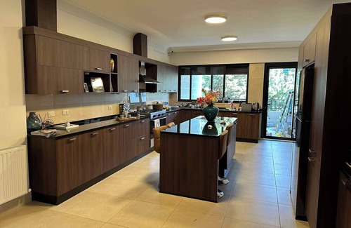 Amman Apartment | Stylish 3-Bedroom Retreat, Modern Furnishings & Fully Equipped