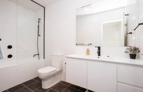 Moncrieff House | Stylish 3 BR Townhouse at Moncrieff Close To Playground