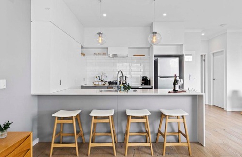 Camp Hill Apartment | Stylish 3BD Townhouse Camp Hill, Sleeps 8, Wifi, Parking