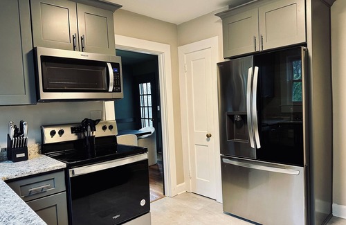 Frankfort House | Stylish 3BR w/Patio ~ Walk to State Capitol