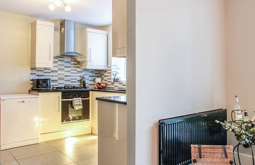 Warwick House | Stylish 4 Bed - Central Location