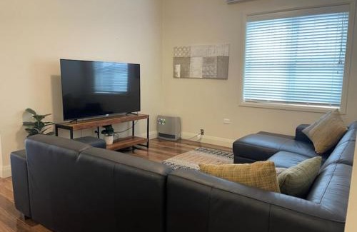 Turvey Park House | Stylish 4 Bedroom Urban Retreat