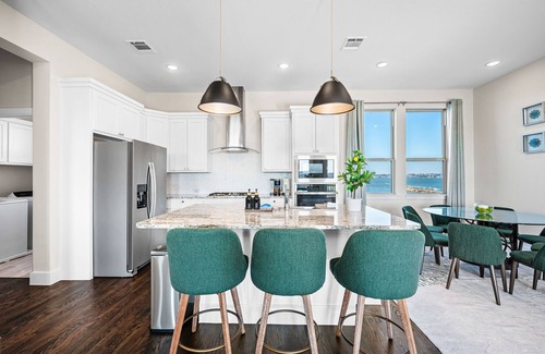 Rowlett House | Stylish 4BR Lake House