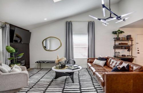 Allen House | Stylish Allen Home near Watters Creek Village