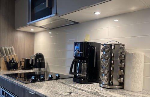 Cabbagetown Condo | Stylish and centrally located condo -15 min from downtown