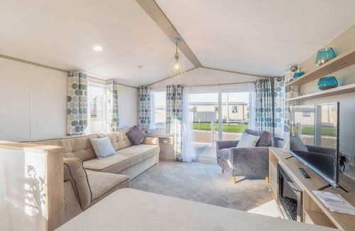 Laurencekirk House | Stylish and comfortable holiday home featuring your own private hot tub.