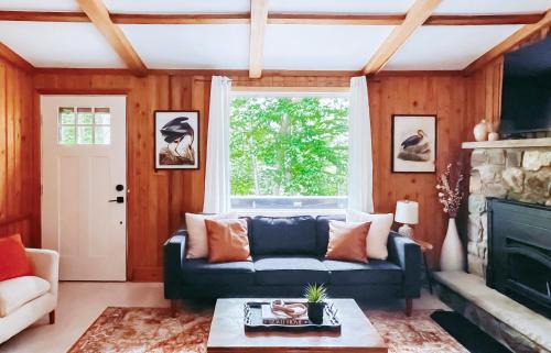 Gouldsboro House | Stylish and Cozy Cabin, Walking Distance to Big Bass Lake