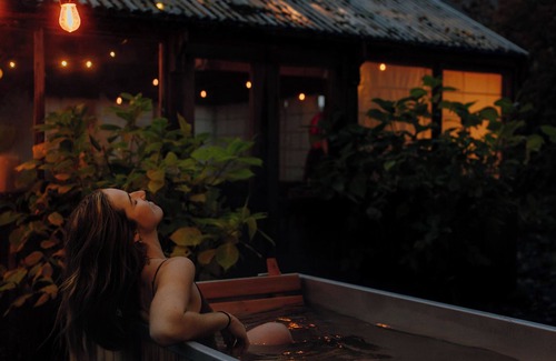Molalla Cabin | Stylish and Romantic Glamping Cabin with private hiking and Wood Burning Hot Tub