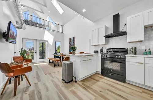 Front Park House | Stylish And Roomy Full House Dtwn
