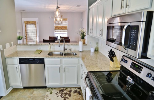 Cotswold House | Stylish and Spacious Charlotte Home