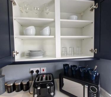 Preston Apartment | Stylish Apartment 2 Double Bedrooms - Free Off-street Parking - Preston