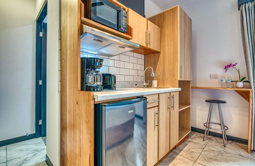 San Jose Apartment | Stylish apartment in San Jose with A/C!n