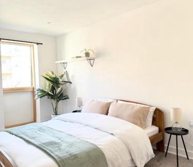 Wimbledon Park Apartment | Stylish Apartment In Wimbledon - Free Underground Parking - Sleeps 5