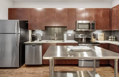 King William Apartment | Stylish Apartment mins from Riverwalk
