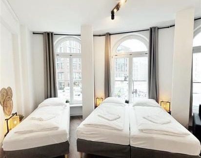 Neustadt Apartment | Stylish Apartment near Binnenalster for up to 8 Guests